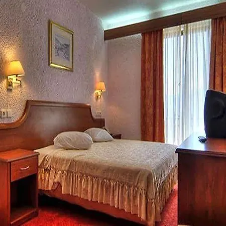 King Iniohos Отель 4*